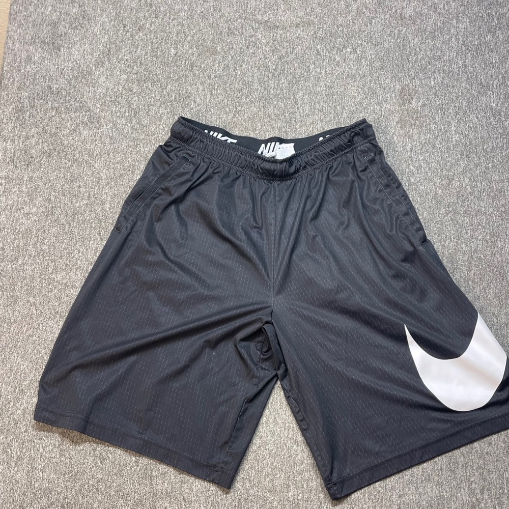 Nike Dri-FIT Mens Basketball Shorts Black White Big Swoosh XL Mesh Athletic